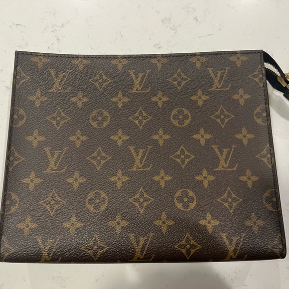 Authentic Louis Vuitton Toiletry 19 - Picture 3 of 14